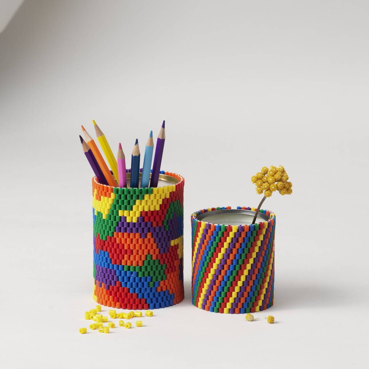 kleurrijke pennenbakjes van Hama