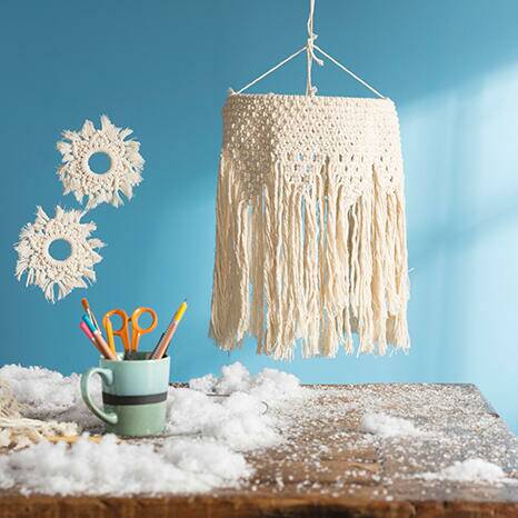 een macramé lampenkap een macramé lampenkap