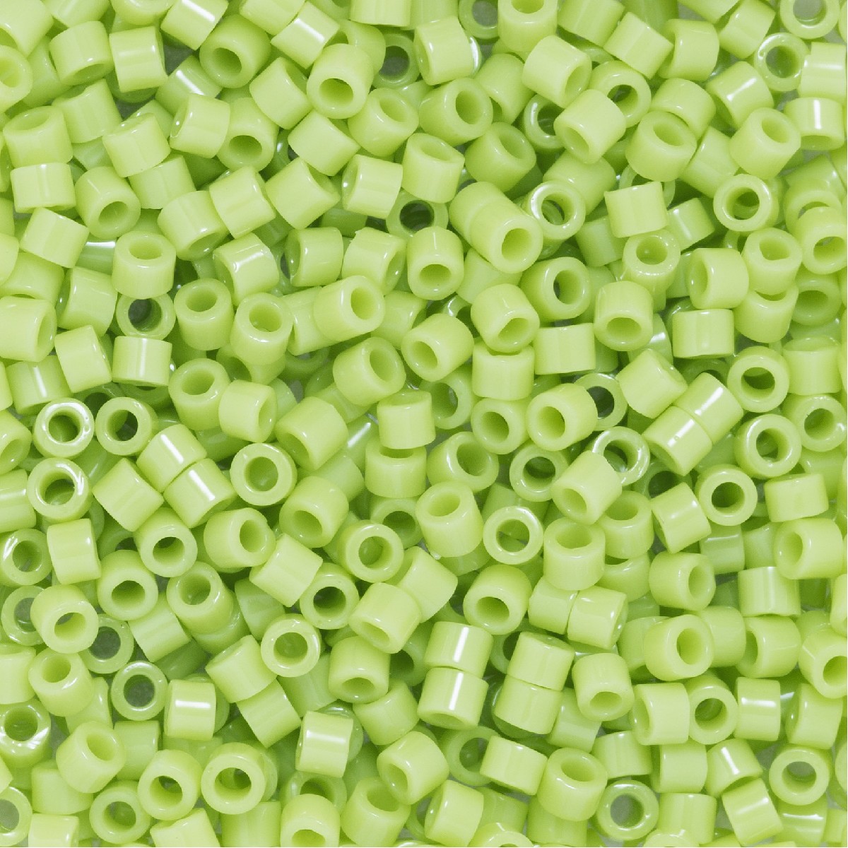 TOHO Treasure kralen - 11/0 - #44 lichtgroen glans
