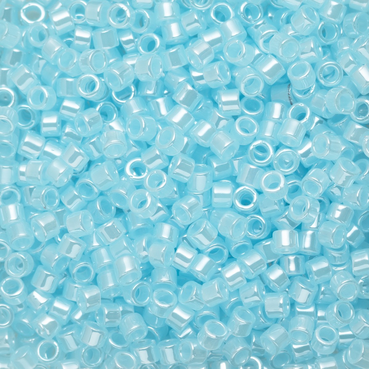 TOHO Treasure kralen - 11/0 - #143 lichtblauw glans