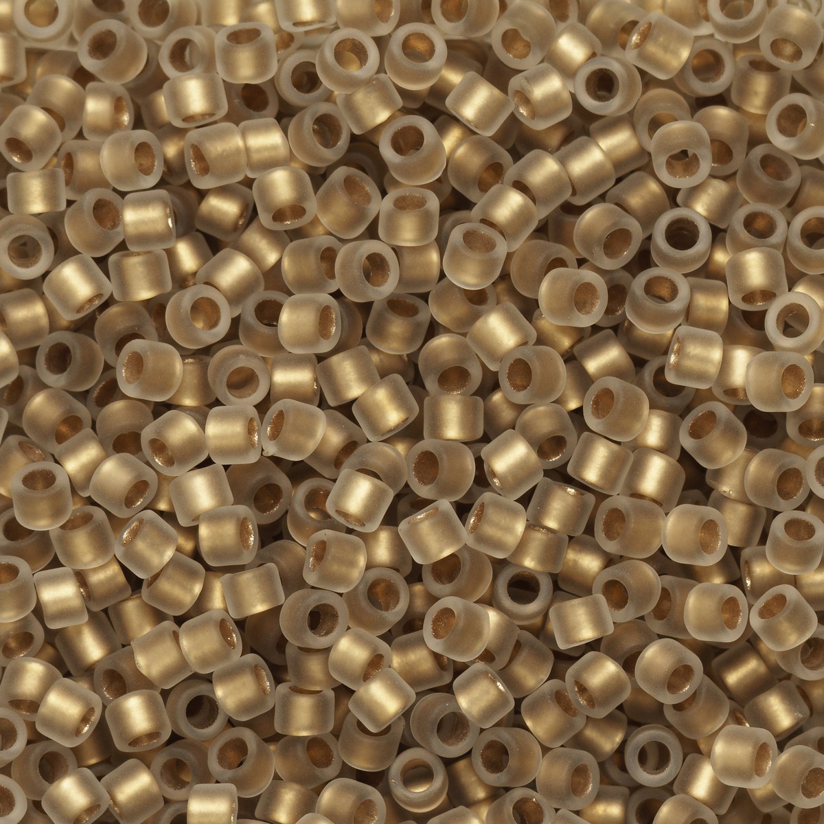 TOHO Treasure kralen - 11/0 - #989FM goudkleurig transparant mat
