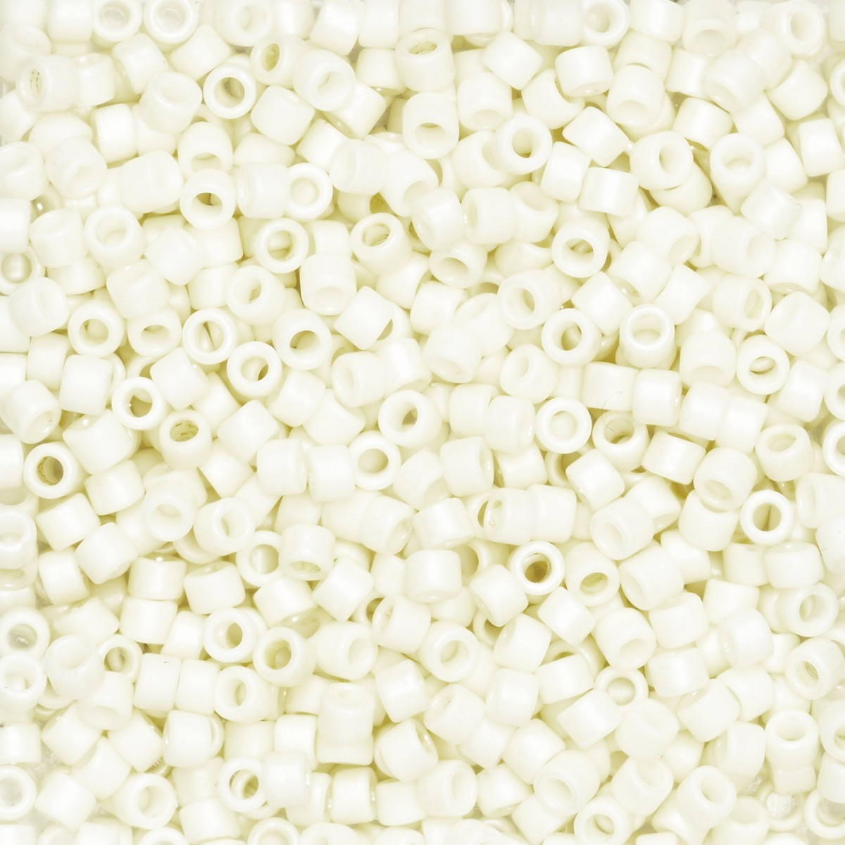 TOHO Treasure kralen - 11/0 - #762 crème mat