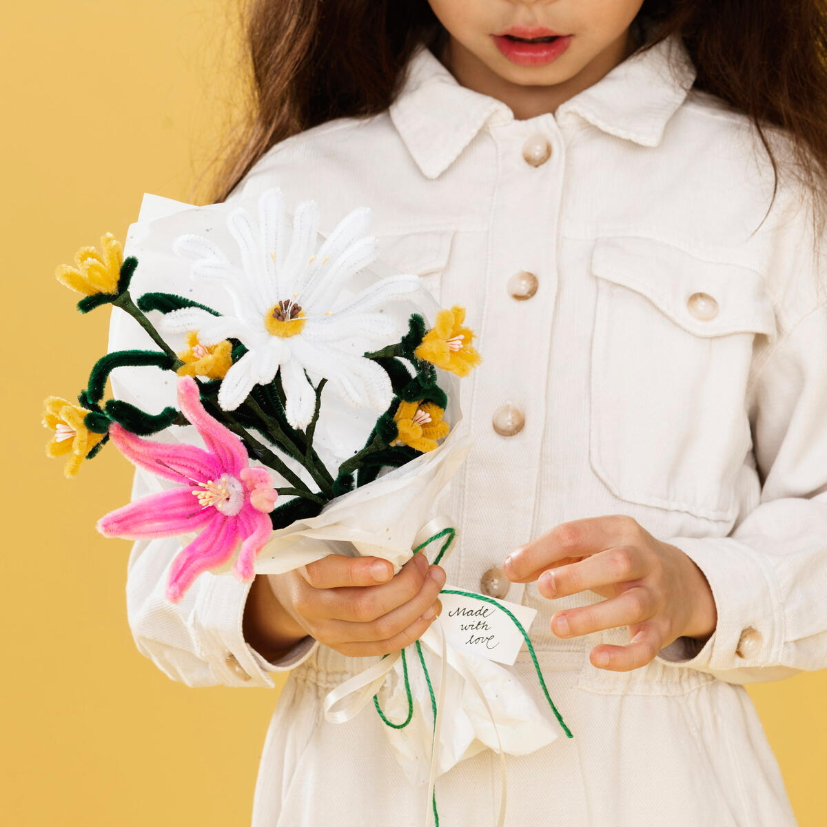 een boeket met bloemen van chenilledraad een boeket met bloemen van chenilledraad