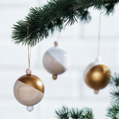 Beoordeling het einde Gooi pipoos | kerstballen van hout